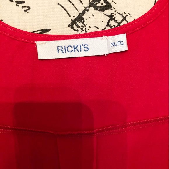 Red Scoop Neck Sleeveless Blouse - Picture 5 of 11